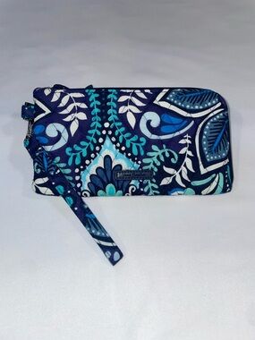 Vera Bradley RFID Tech Wristlet Wallet Blue Island Medallion